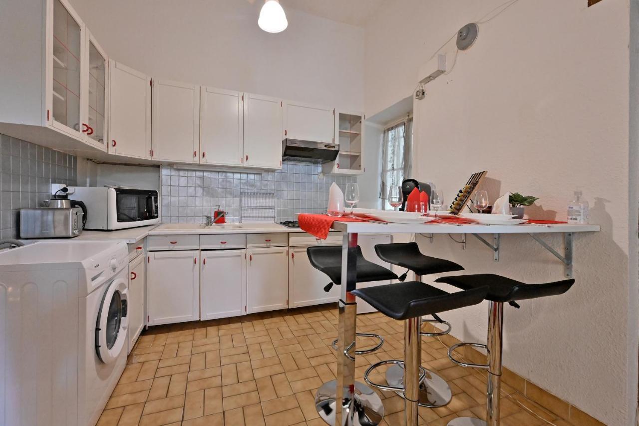 Appartement Au Calme En Plein Centre-Ville Nimes Exterior photo